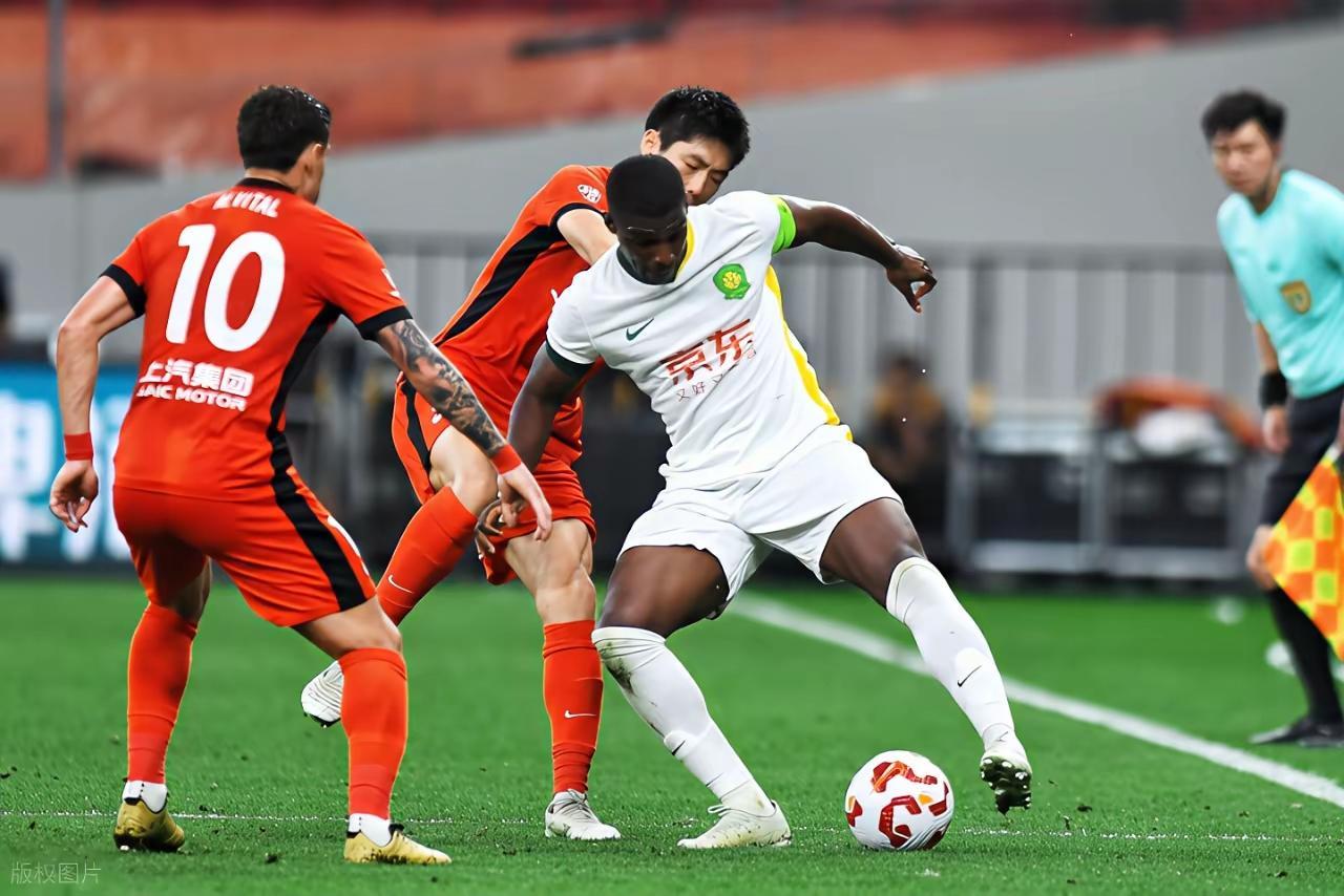 加时末段尼斯备战国王杯浙江稠州冲刺阶段远射贴柱，赛后上海申花备战足总杯看傻球迷